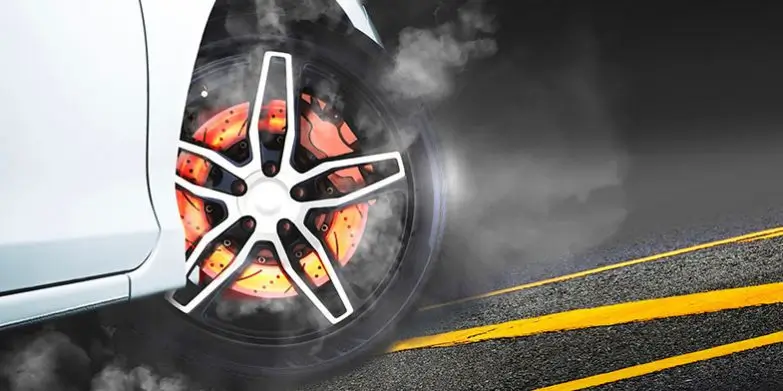 Disco pastilha de freio e normal aquecer na troca?